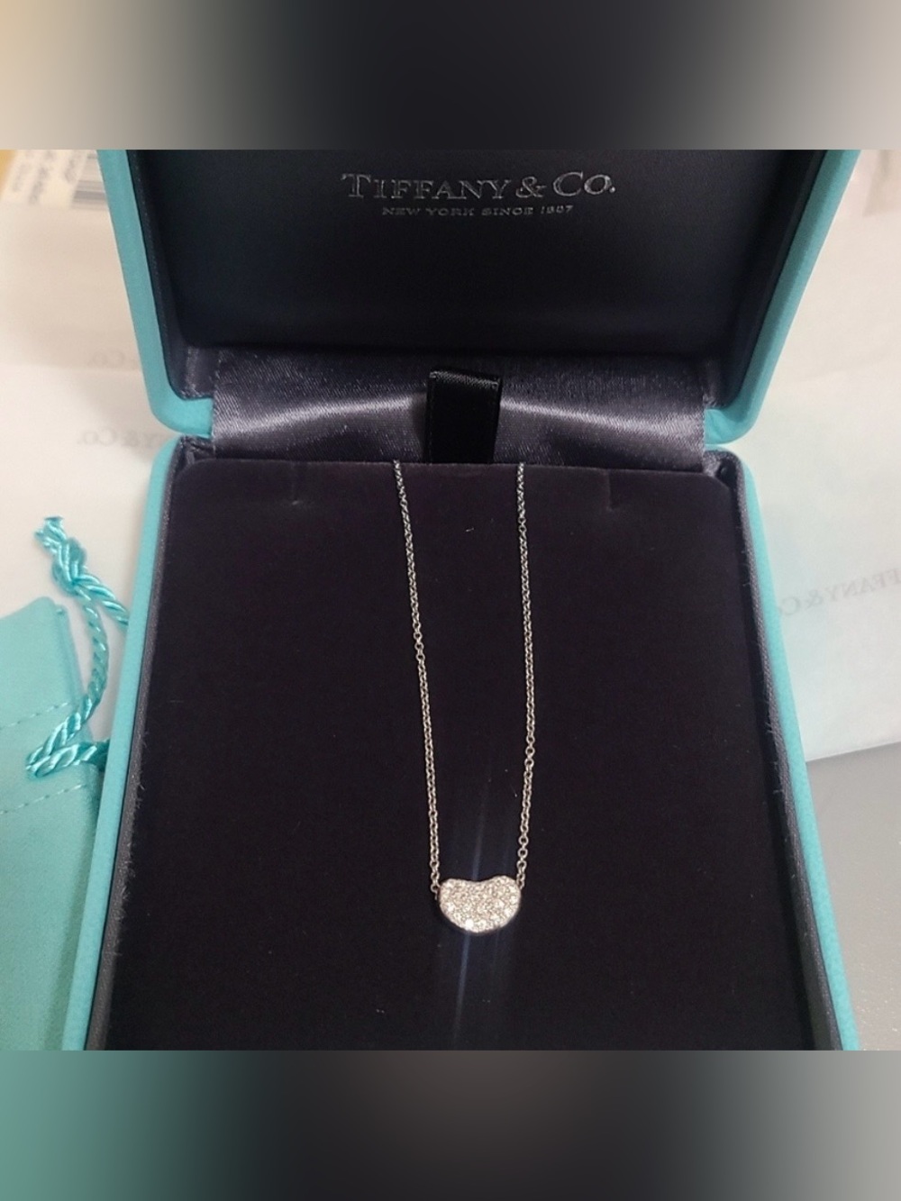 $5,300 Tiffany & Co. Elsa Peretti Bean Design Pendant Necklace Platinum Diamonds